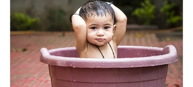 Why Some Babies and Toddlers Fear Bath Time and Tricks to Solve the Problem