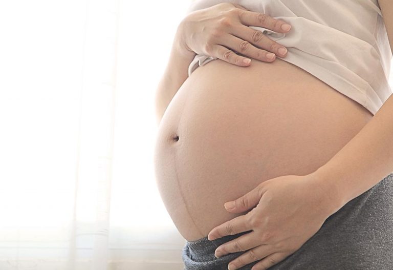 When Does a Baby Turn His Head Down During Pregnancy?