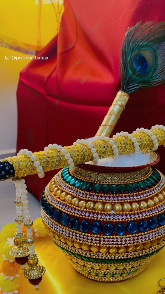 Decorate a curd pot