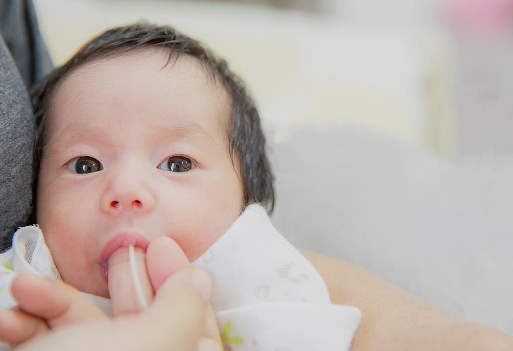 Baby-Fingerfütterung