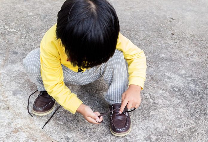 Teaching Kids to Tie Shoelaces - When and How