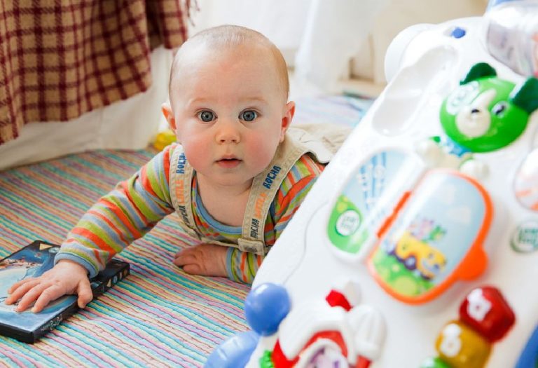 Choosing Age-Appropriate Toys and Play Ideas For Your Baby