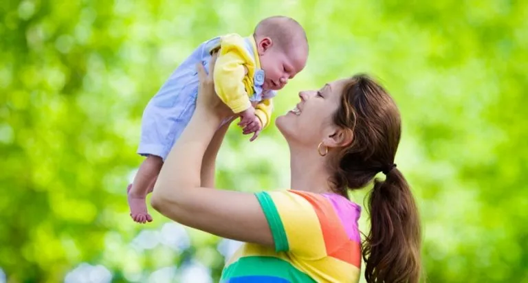 7 Common Ways Of Carrying Babies That You Should NEVER Practice!