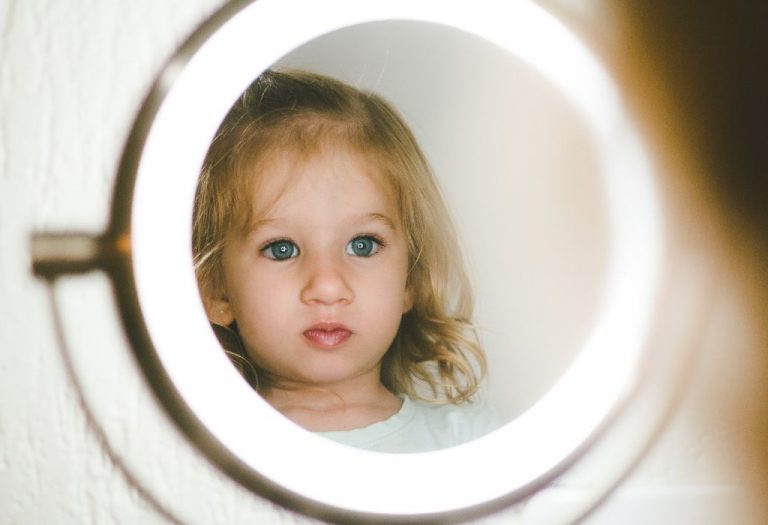 Helping Your Toddler Recognise Himself In The Mirror