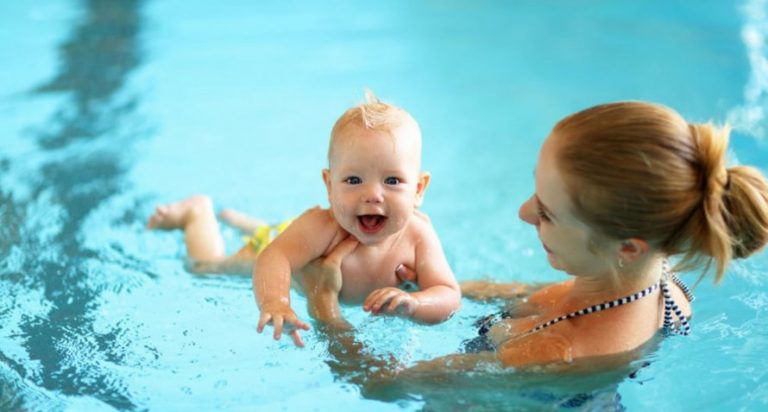 The Right Age to Take Your Baby Swimming