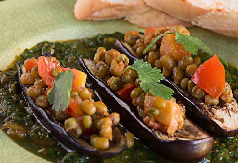 #MummasTouch Stuffed Brinjal in Spinach Gravy