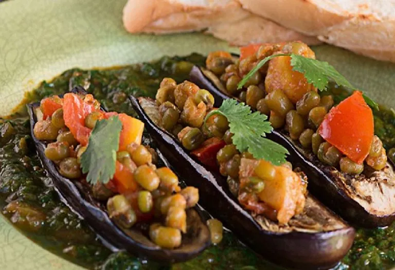 #MummasTouch Stuffed Brinjal in Spinach Gravy
