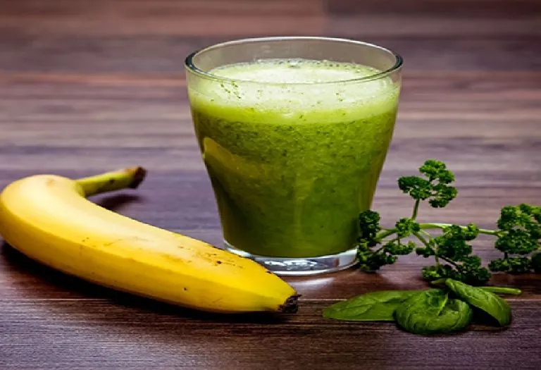 Spinach and banana smoothie