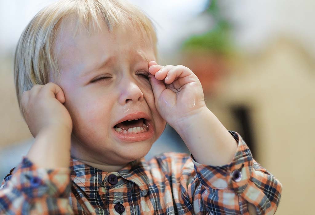 Enfant qui fait des siennes - Agitation