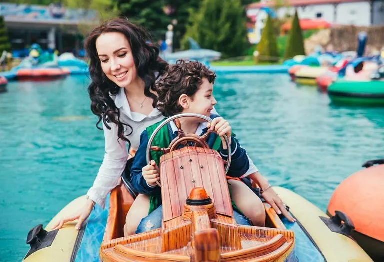 10 Tips to Keep Your Kids Safe at the Amusement Park