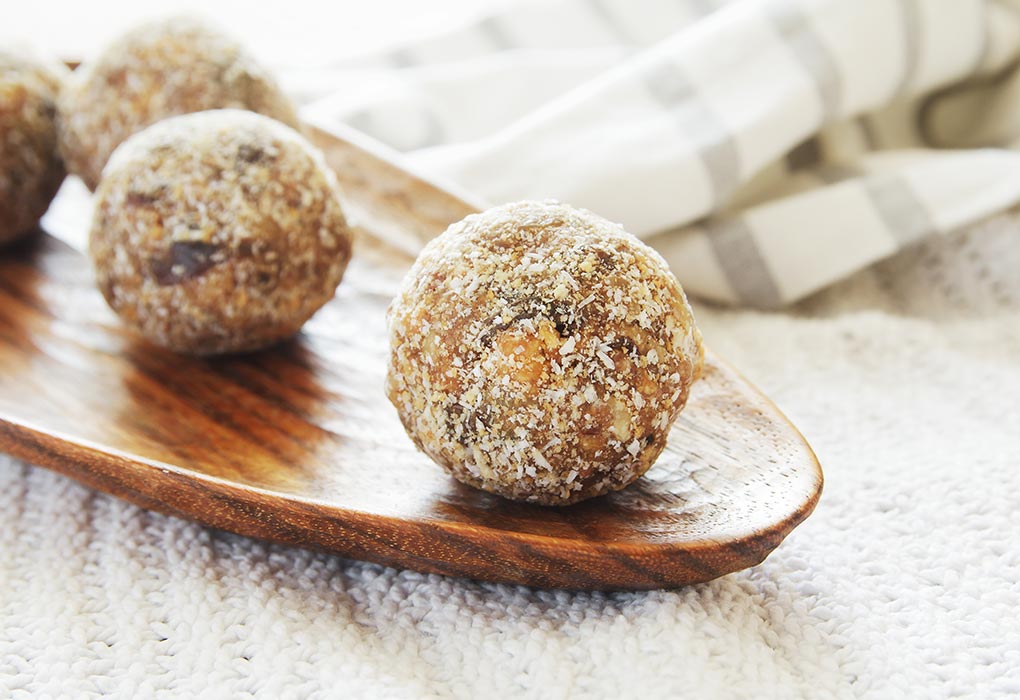 Dates and nuts laddoos