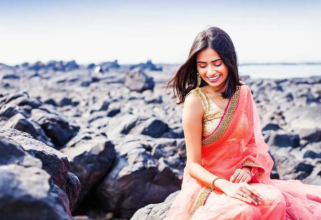 10 Ways Slim and Skinny Women Can Wear and Style Plain Sarees