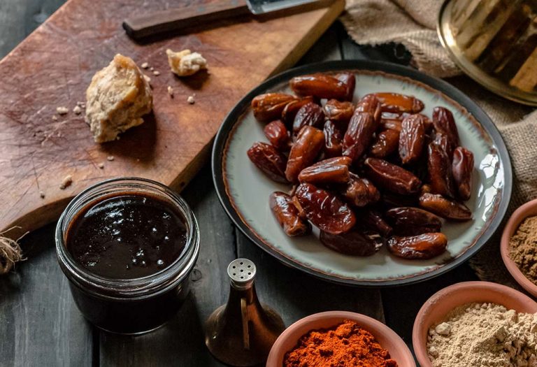 Tamarind dates chutney
