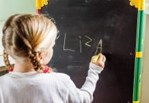 শিশুদের জন্য ৮টি সৃজনশীল লেখার খেলা এবং ক্রিয়াকলাপ