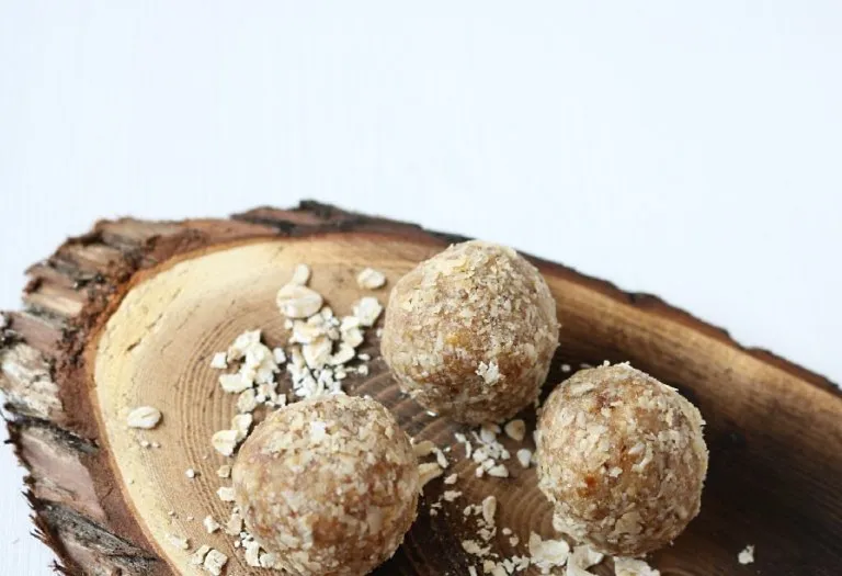 Oats and Groundnut Laddoo