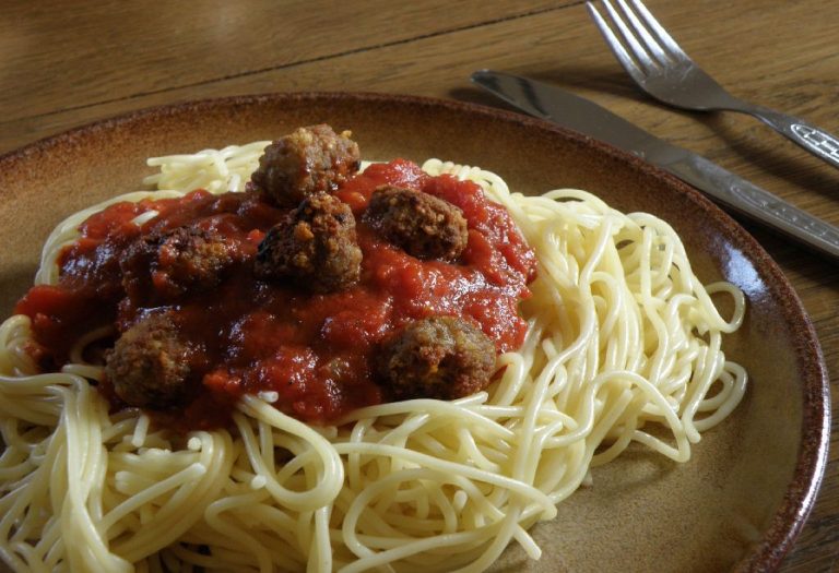 Spaghetti with Veggie Balls in Red Pasta Sauce