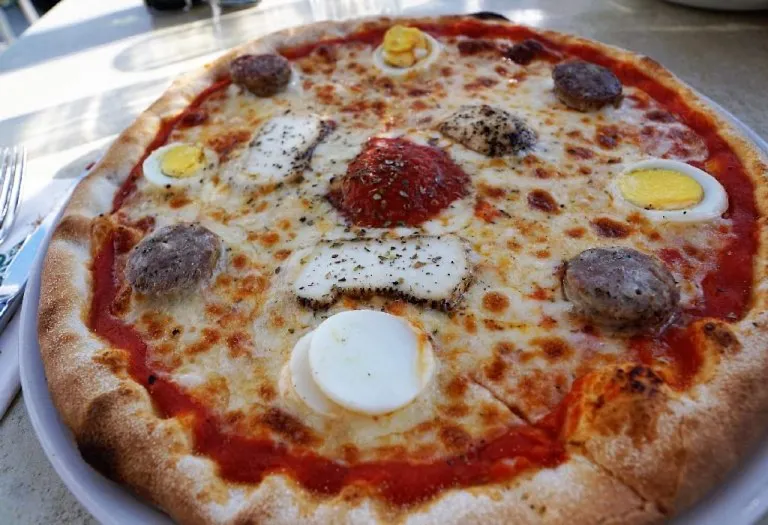 Portuguese Egg Pizza
