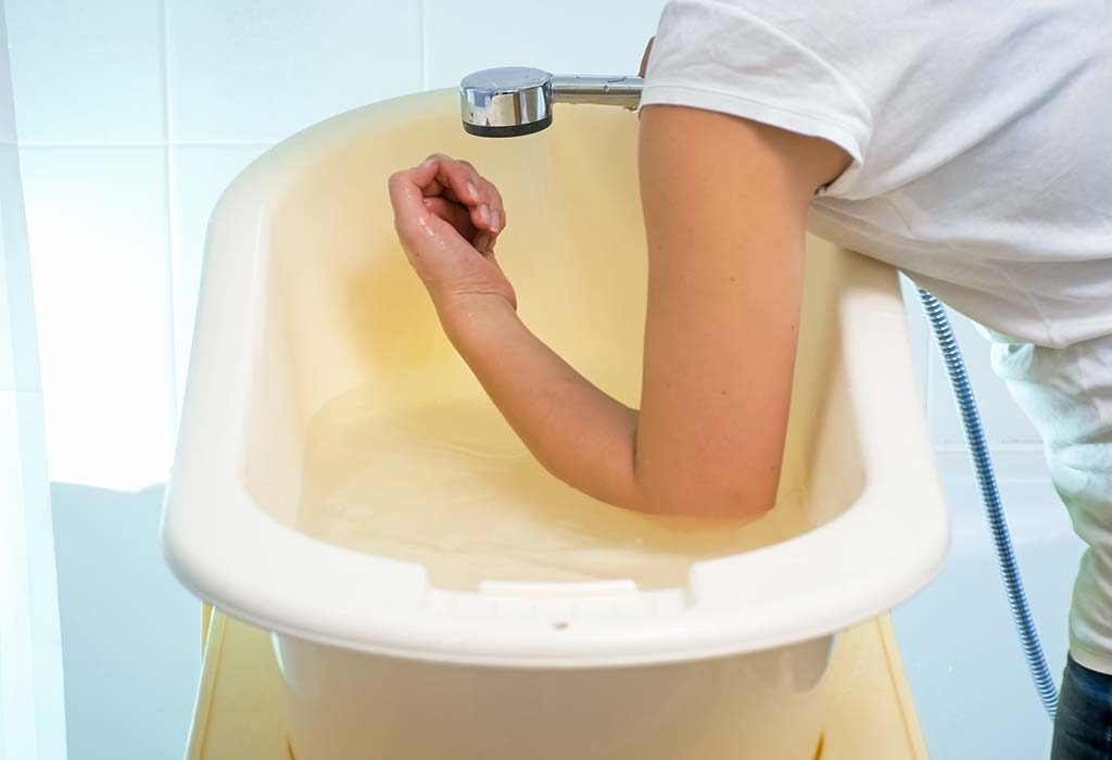 juni Booth Geniet What is the Right Water Temperature for Baby Bath?