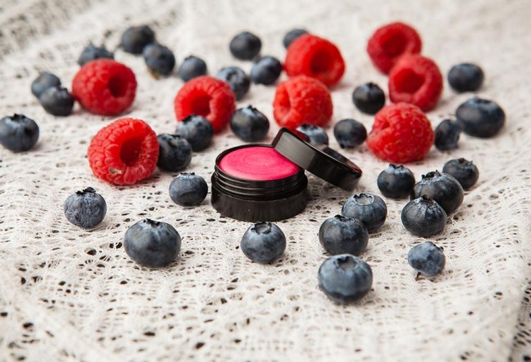 15 DIY Recipes to Make Lip Balm at Home