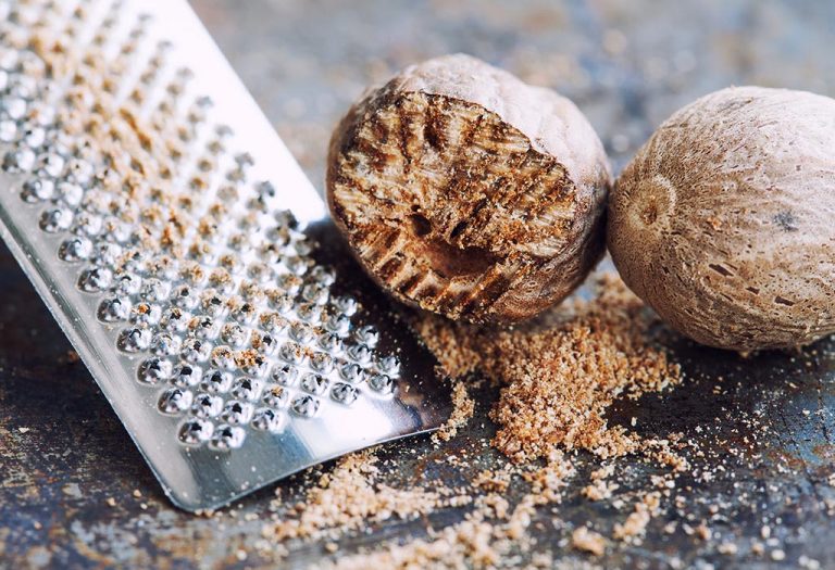 14 Amazing Benefits of Nutmeg for Health, Skin & Hair