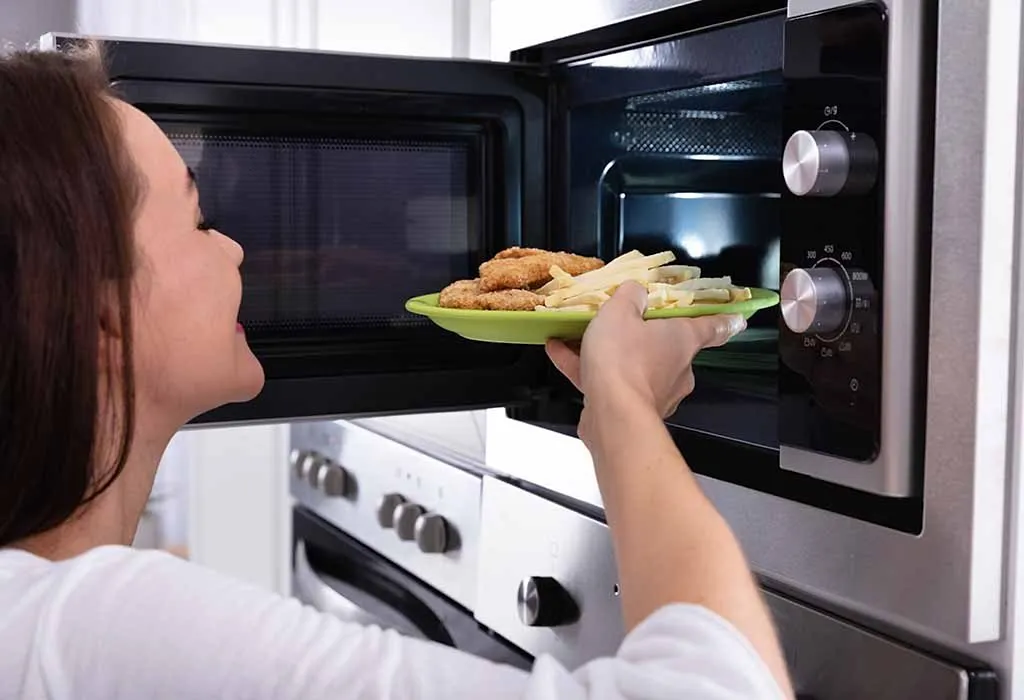 How to Prevent Splatter Safely When Cooking with a Microwave Oven