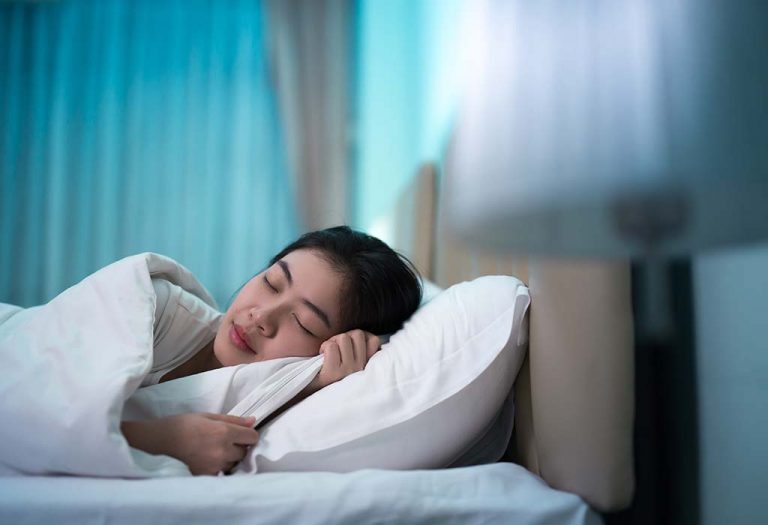 10 Benefits Of Drinking Milk At Night