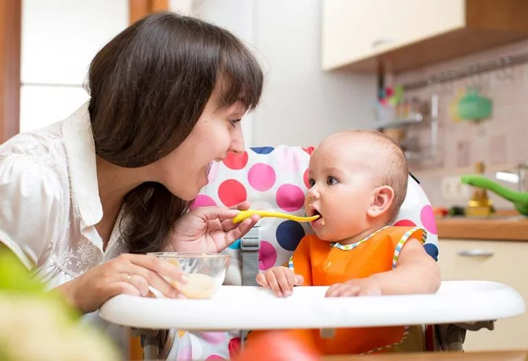 Never Feed Your Cute N Lovely Baby Forcefully Just Play With Them While Feeding