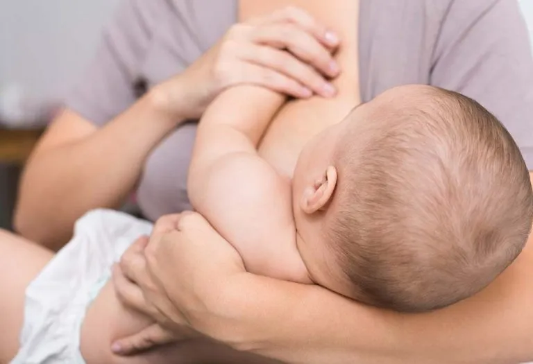 Tanning While Breastfeeding - Is It Risky?