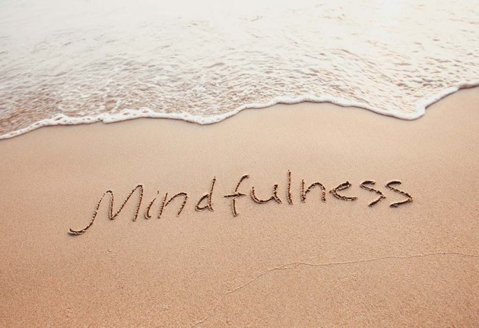 Mindfulness Meditation - Choose to be in Present to Change Your Life for Better