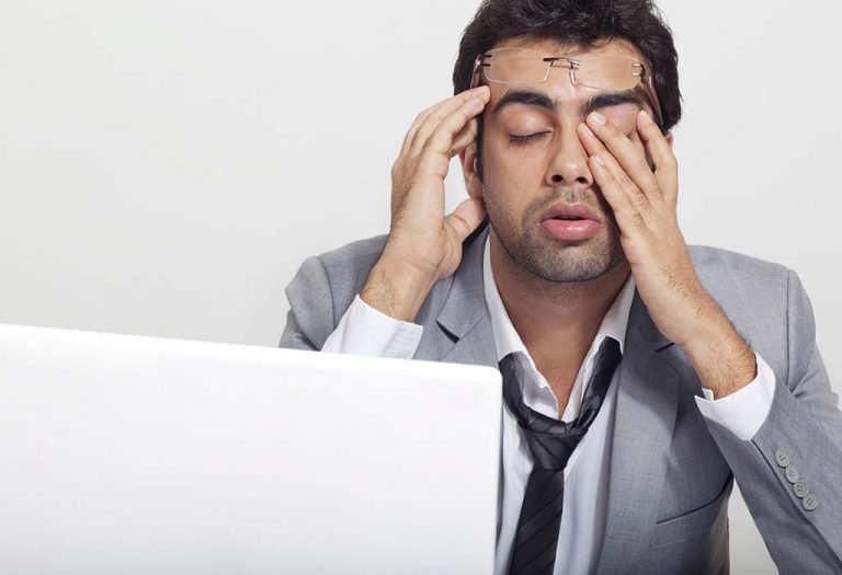 Feeling Sleepy at Work – Try These 10 Tips to Help You Stay Awake