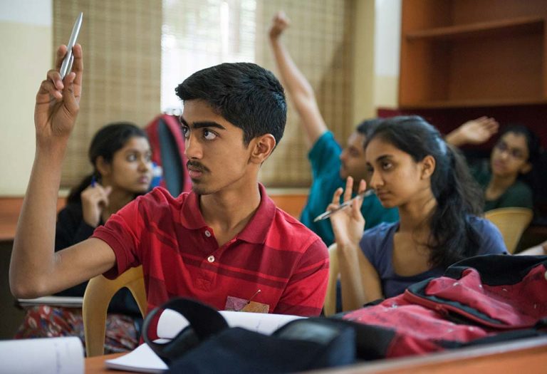 विद्यार्थियों की भूमिका राष्ट्रीय विकास के लिए अति आवश्यक है।