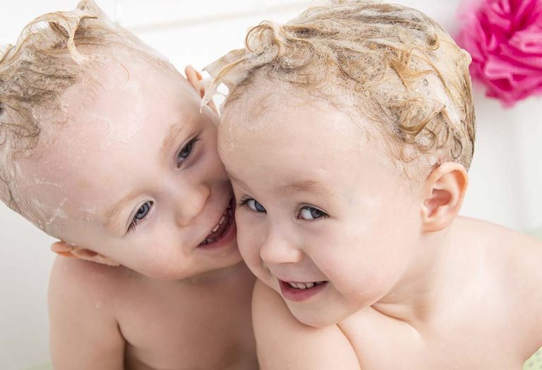 8 Tips to Make Bathing Your Twins Easier