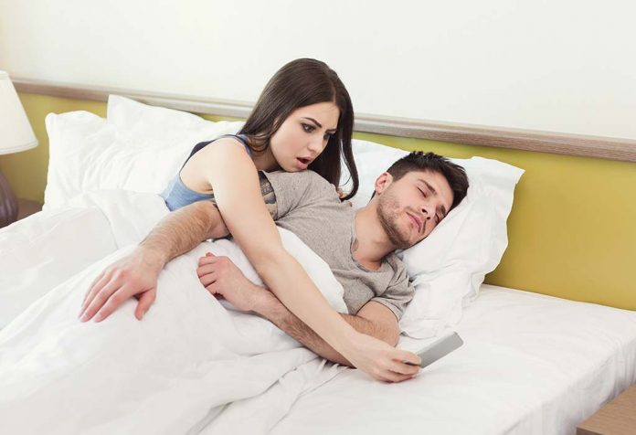 10 Warning Signs Your Husband is Cheating - Don't Let Them Pass You By Just Like That