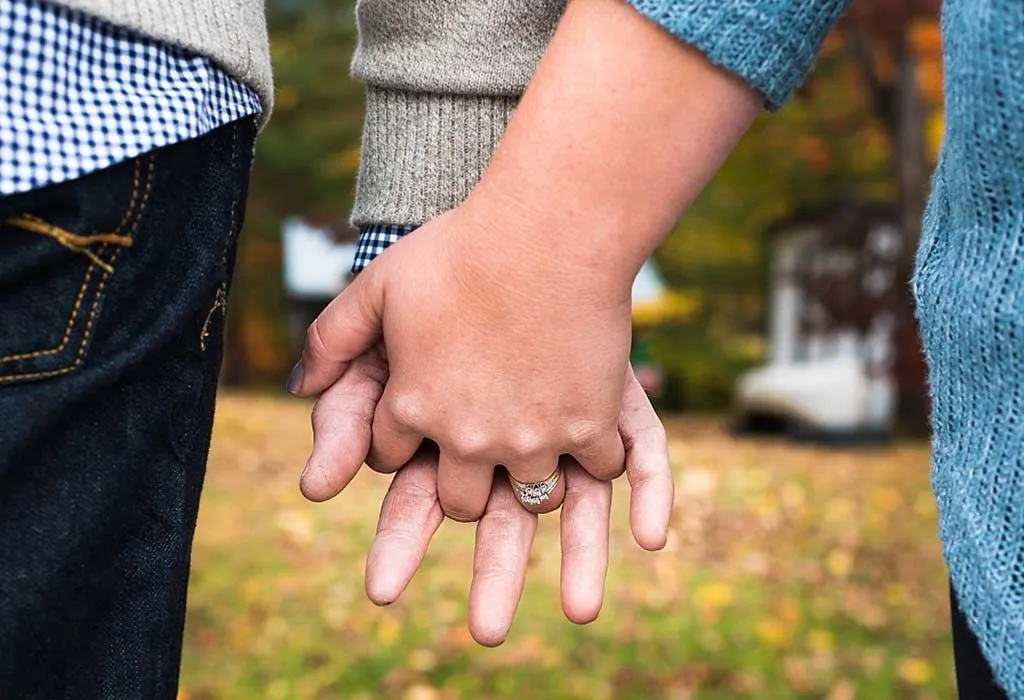 9 Ways to Express Love Without Thinking 'Log Kya Kahenge'!