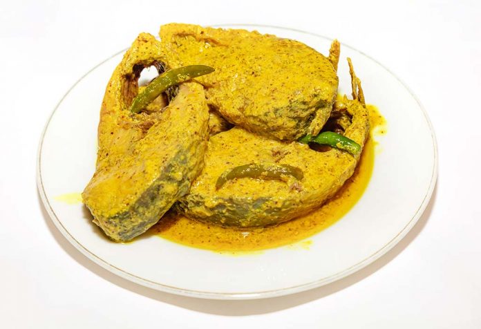 Shorshebata Ilish Maach Hilsa Fish in Mustard Curry Recipe