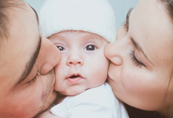 Bonding with Baby- How Mommy, Daddy and Siblings Can Bond with the Newborn