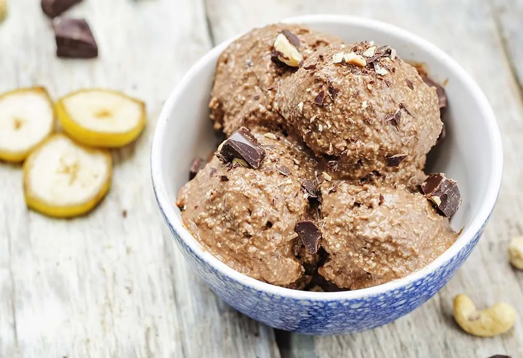 Cocoa and banana ice cream