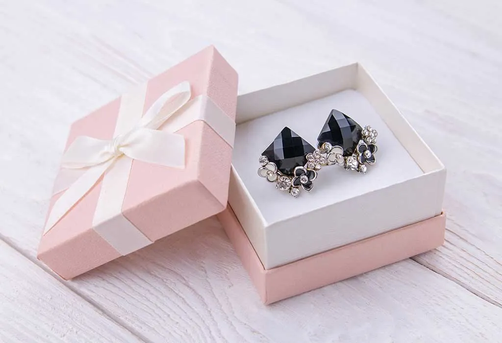 5 Best Jewelry Gift For Wife To Make Her Happy!