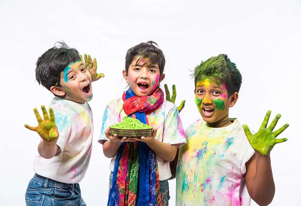 तुमचे मित्र मैत्रिणी आणि कुटुंबियांना शुभेच्छा देण्यासाठी होळीचे खास कोट्स आणि संदेश
