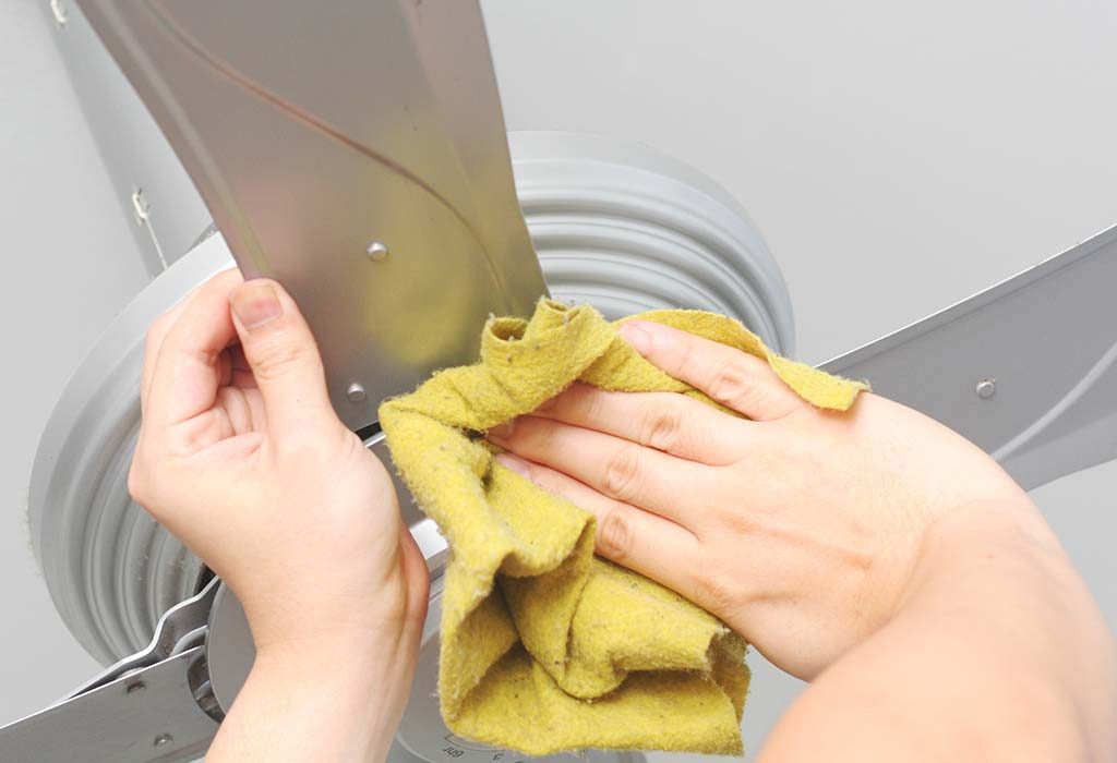 cleaning fan using hands