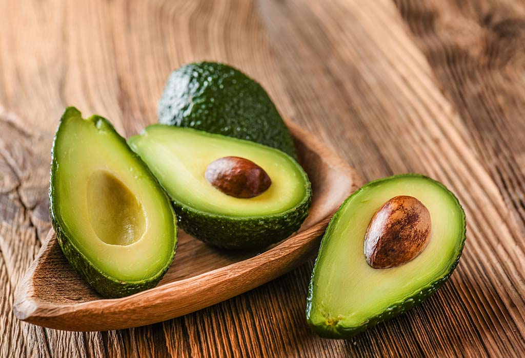 Preparación facial de aguacate