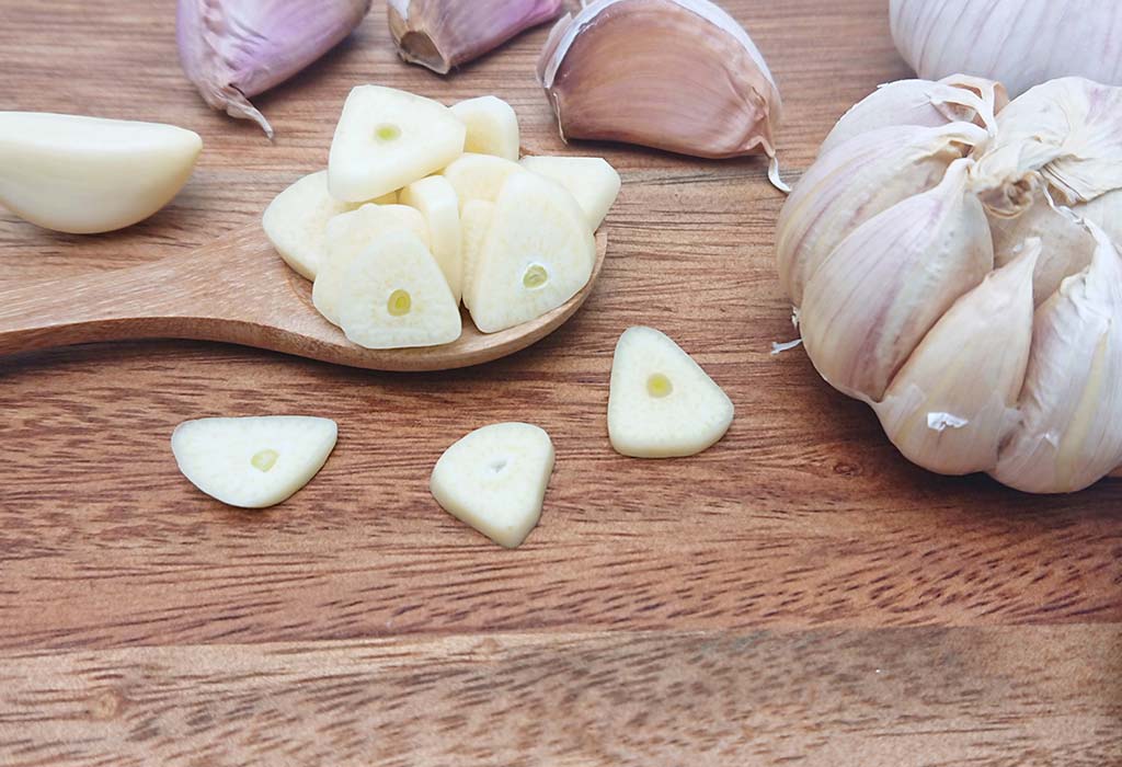 wie man Knoblauch konsumiert