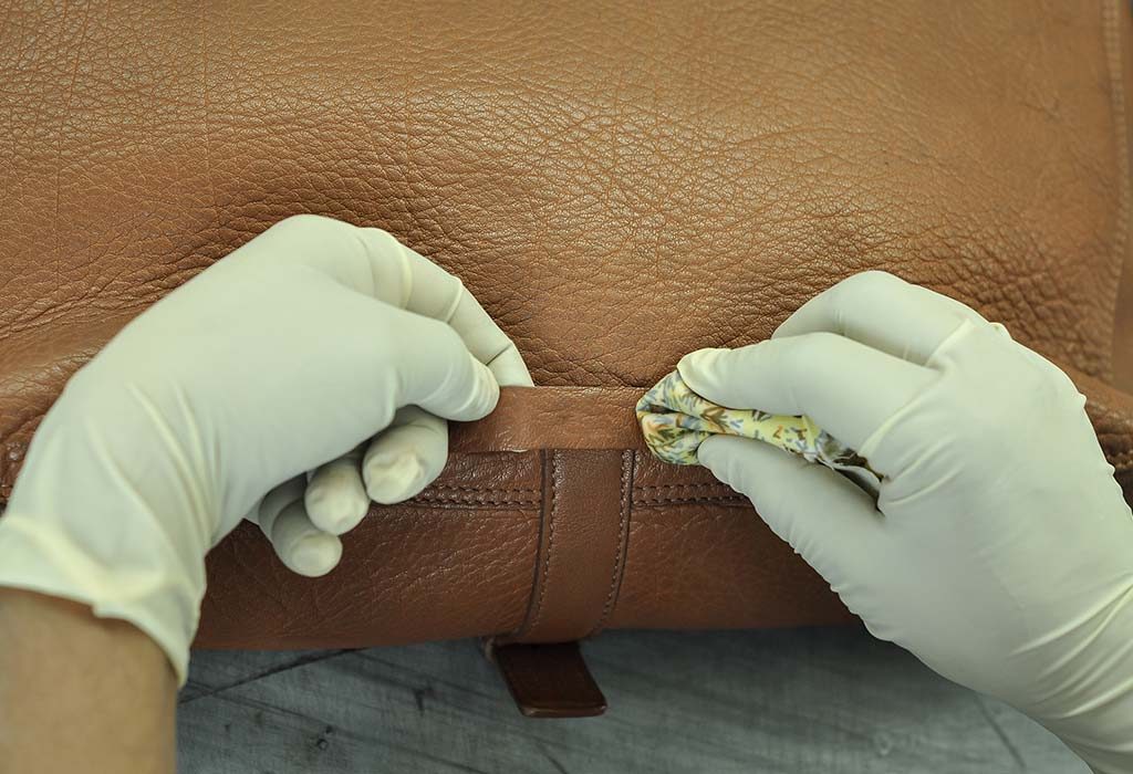 what home remedy can i use to clean leather purse