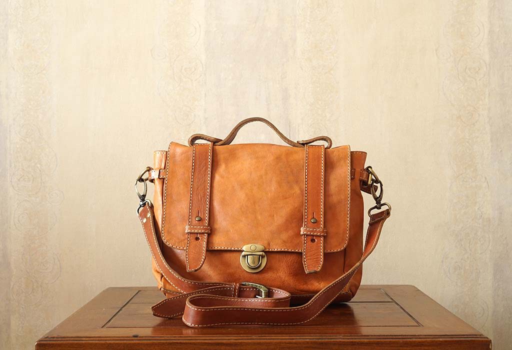 clean leather bag