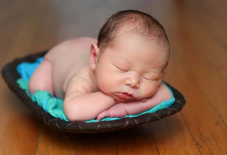 Baby Sleeping on the Floor - Benefits and Tips