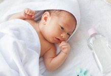 बच्चों के लिए 9 बेस्ट बेबी हेयर ऑयल 2020 के टॉप 10 बेबी हेयर ऑयल - भारत में उपलब्ध