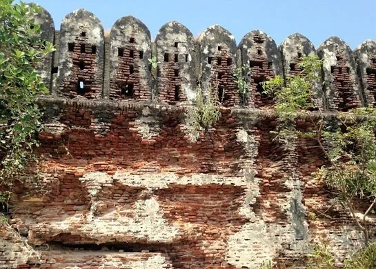 Alamparai Fort