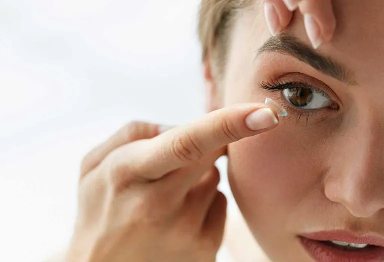 8 Side Effects of Wearing Contact Lenses for Too Long