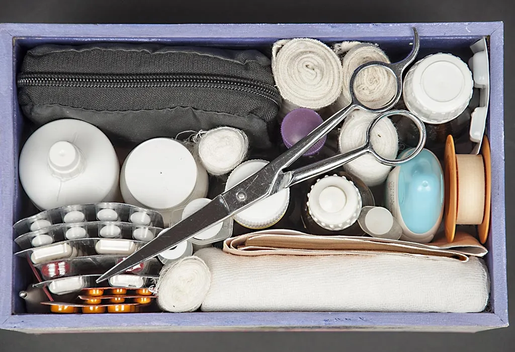 how to make a first aid box at home