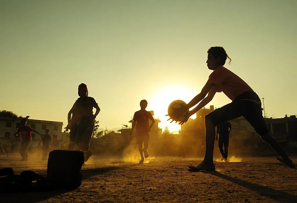 play badminton or catch